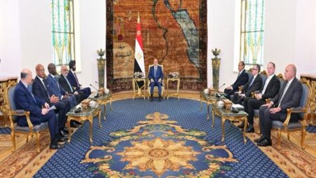 السيسي يستقبل رئيس مجموعة البنك الدولي.. ويثمن الشراكة الاستراتيجية القائمة مع الحكومة المصرية لدعم الجهود الوطنية في تحقيق التنمية المستدامة وتنفيذ برنامج الإصلاح الاقتصادي