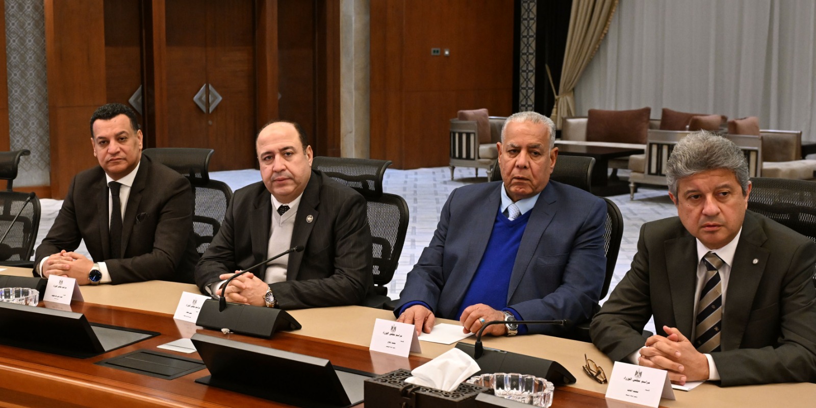 رئيس الوزراء يعقدُ اجتماعا مع رؤساء الغرف الصناعية والتجارية.. صور 9 رئيس الوزراء يعقدُ اجتماعا مع رؤساء الغرف الصناعية والتجارية.. صور