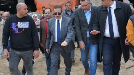 محافظ بورسعيد ونائب رئيس النادي المصري يتفقدان تطورات مشروع الاستاد الجديد