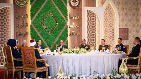 السيسي يشارك في حفل إفطار الأكاديمية العسكرية المصرية (فيديو)