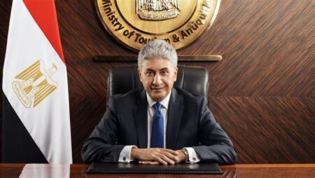 وزير السياحة والآثار يبحث مع القائم بأعمال السفير الأمريكي بالقاهرة تعزيز التعاون في مجالي السياحة والآثار