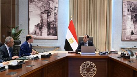 رئيس الوزراء يتابع إجراءات تدبير الاعتمادات المالية لتأمين الاحتياجات من المواد البترولية