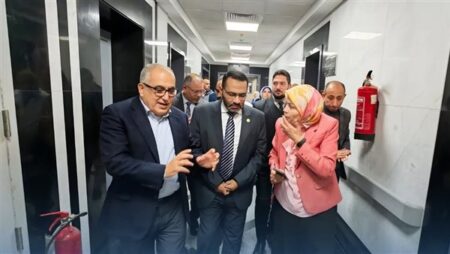 جولة تفقدية لمساعد وزير الصحة ورئيس التأمين الصحي لتعزيز الرعاية بمستشفى «أطفال مصر»