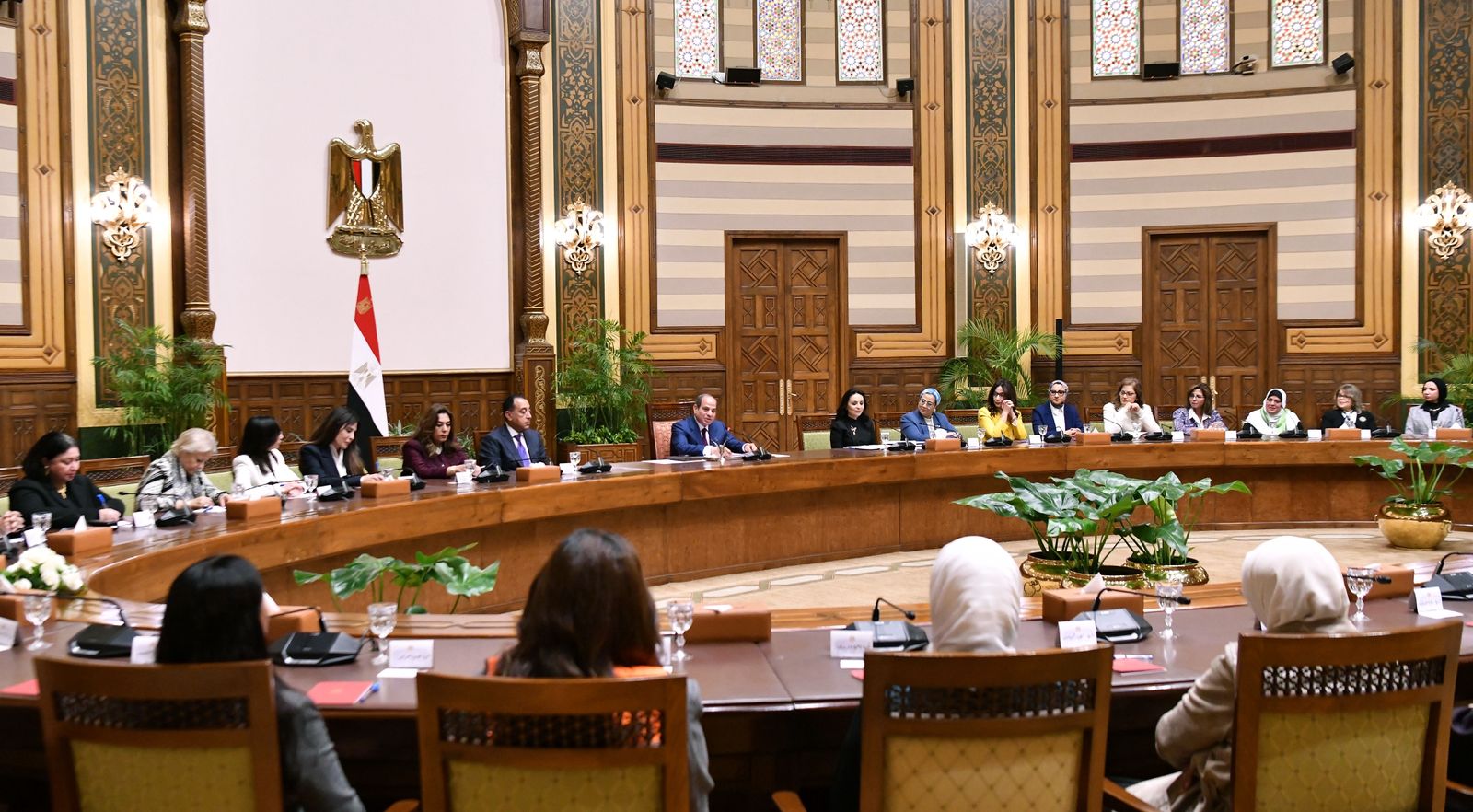 السيسي يؤكد دعم وتمكين المرأة المصرية ومشاركتها سياسيا واقتصاديا واجتماعيا.. شاهد 3 السيسي يؤكد دعم وتمكين المرأة المصرية ومشاركتها سياسيا واقتصاديا واجتماعيا.. شاهد