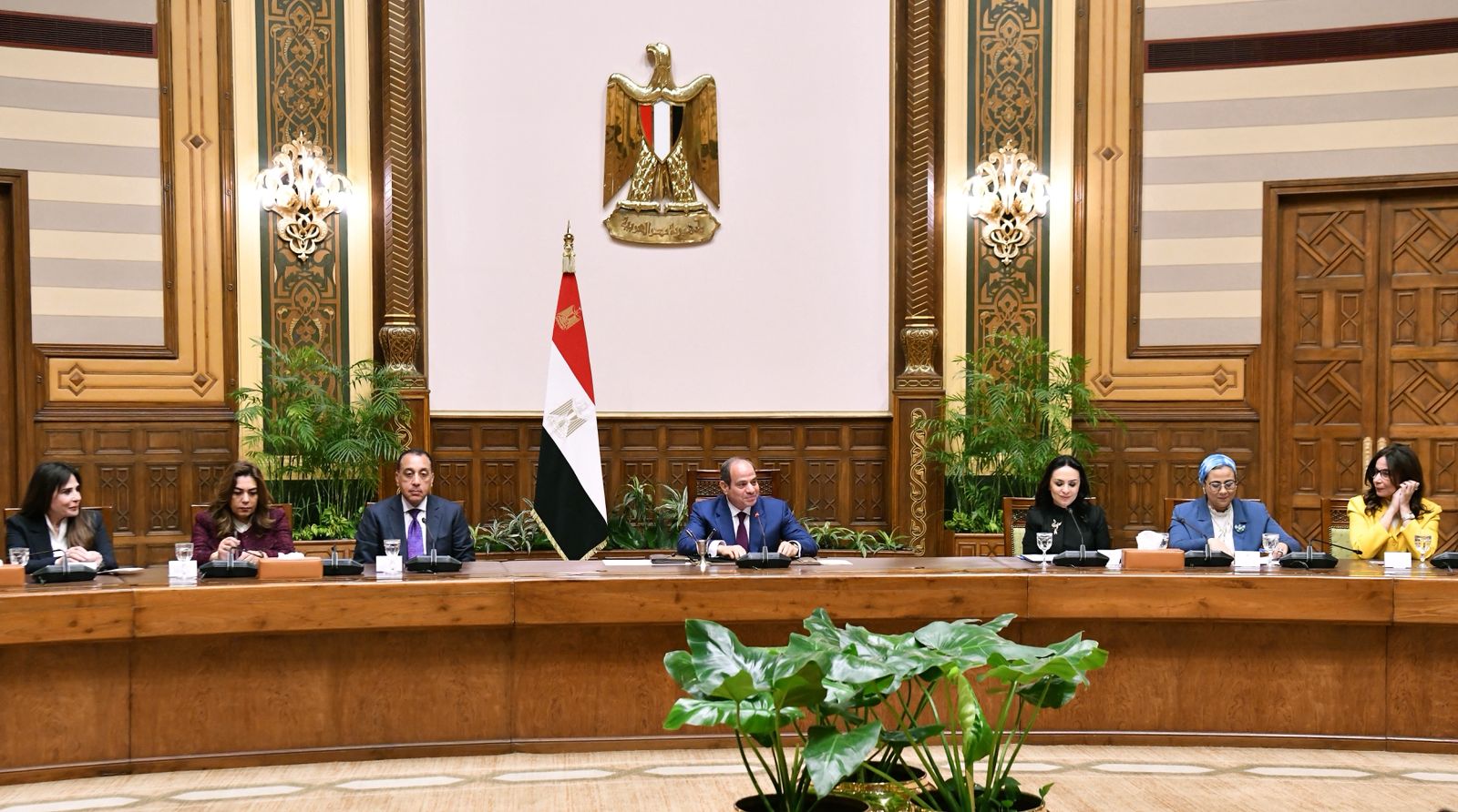 السيسي يؤكد دعم وتمكين المرأة المصرية ومشاركتها سياسيا واقتصاديا واجتماعيا.. شاهد 4 السيسي يؤكد دعم وتمكين المرأة المصرية ومشاركتها سياسيا واقتصاديا واجتماعيا.. شاهد