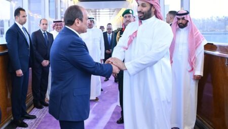 تفاصيل زيارة السيسي البحرين والسعودية.. صور