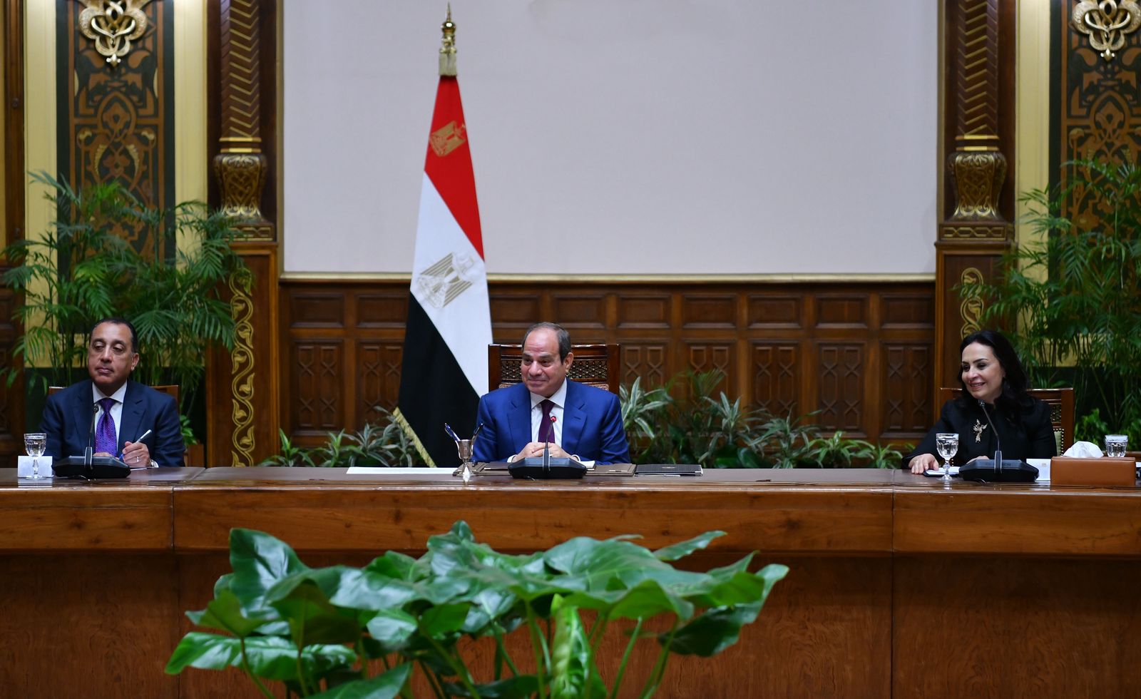 السيسي يؤكد دعم وتمكين المرأة المصرية ومشاركتها سياسيا واقتصاديا واجتماعيا.. شاهد 5 السيسي يؤكد دعم وتمكين المرأة المصرية ومشاركتها سياسيا واقتصاديا واجتماعيا.. شاهد