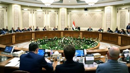 رئيس الوزراء يعقد مائدة مستديرة مع مسئولي كبريات شركات الطاقة العالمية والمؤسسات المالية الدولية خلال اليوم الثاني لمؤتمر ومعرض مصر الدولي للطاقة "إيجبس 2026"