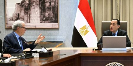رئيس الوزراء يستعرض موقف القيد المؤقت لشركات بالبورصة تمهيدًا للطرح