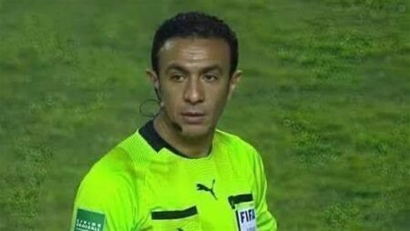 طارق مجدي يدير مباراة الاتحاد وفاركو بالدوري