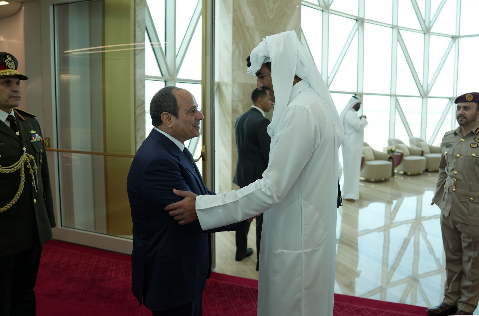 إدانة ورفض الاعتداءات الإيرانية والسعي لوقف التصعيد تتصدر زيارة السيسي للإمارات وقطر.. فيديو