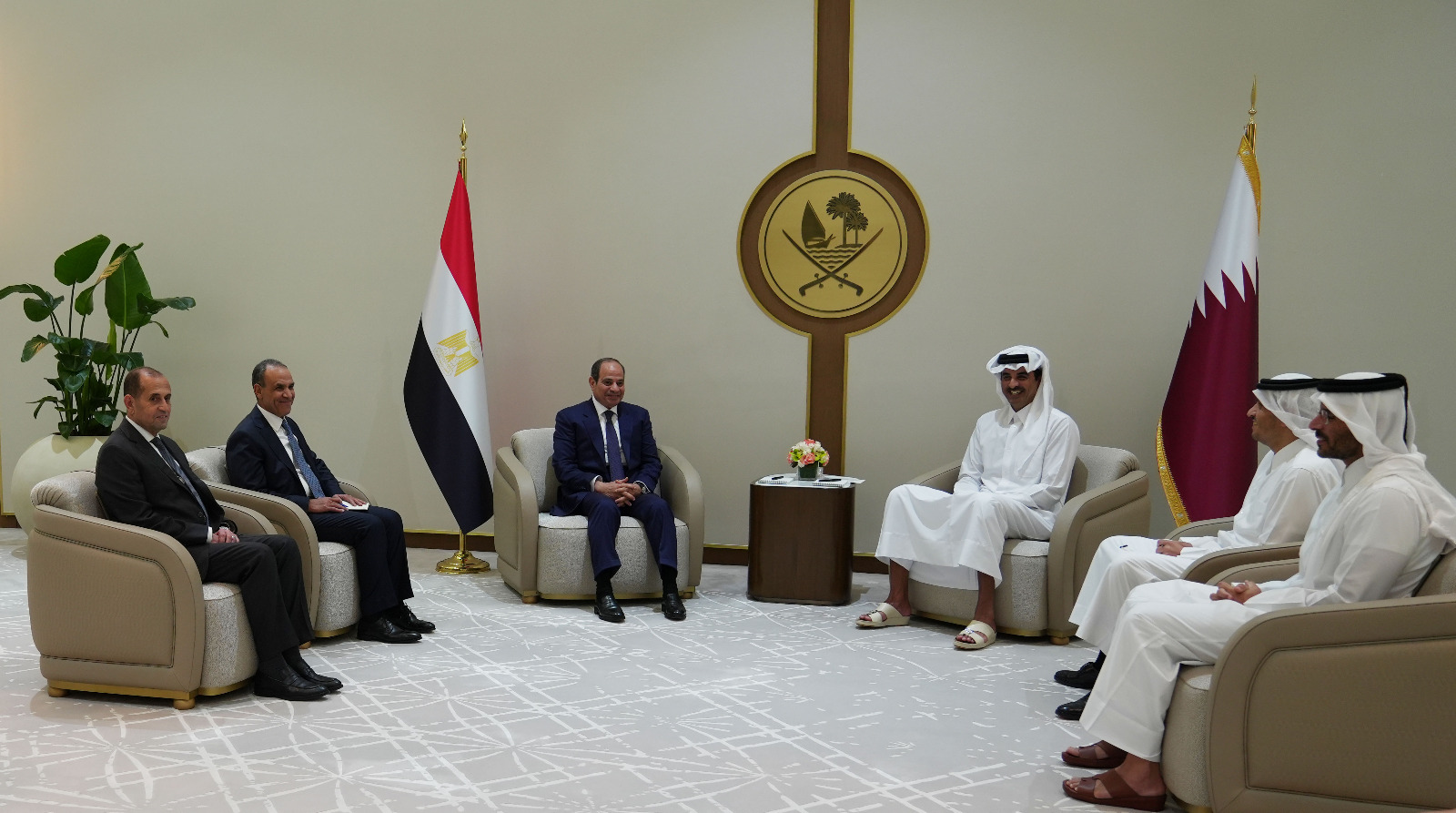 إدانة ورفض الاعتداءات الإيرانية والسعي لوقف التصعيد تتصدر زيارة السيسي للإمارات وقطر.. فيديو