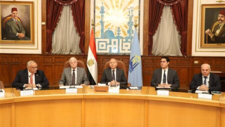 محافظ القاهرة: دراسة تحويل شوارع الألفي وممر بهلر ومثلث الشريفين لمسارات للمشاة