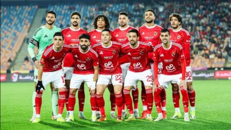 أشرف بن شرقي مهاجمًا في تشكيل الأهلي الأساسي أمام الترجي أشرف بن شرقي مهاجمًا في تشكيل الأهلي الأساسي أمام الترجي