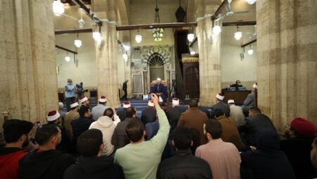 أسامة الحديدي: الذل بين يدي الله واللجوء إليه أعظم ركائز النصر في القرآن الكريم أسامة الحديدي: الذل بين يدي الله واللجوء إليه أعظم ركائز النصر في القرآن الكريم