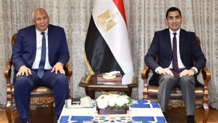 وزير الشباب يبحث التعاون المشترك محافظ مطروح