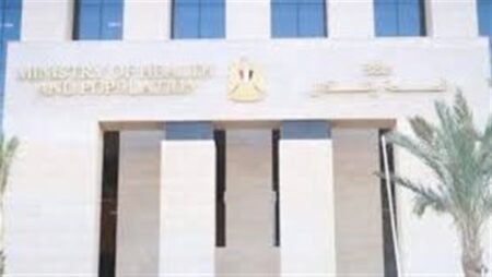 «الصحة» تعلن فتح باب التقدم لوظائف جديدة للعمل بقطاع المهن الطبية