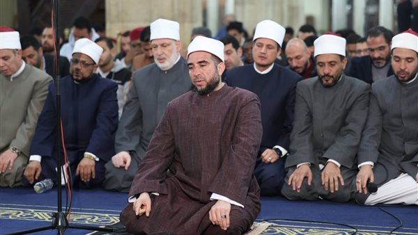 في الليلة الخامسة عشرة من رمضان.. الجامع الأزهر يستقبل آلاف المصلين لأداء صلاتي العشاء والتراويح في الليلة الخامسة عشرة من رمضان.. الجامع الأزهر يستقبل آلاف المصلين لأداء صلاتي العشاء والتراويح