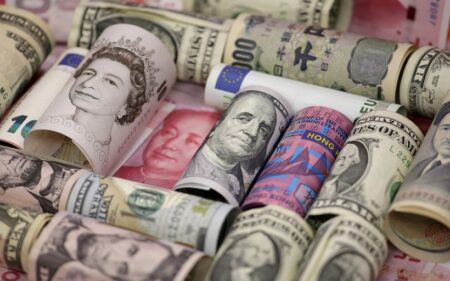 ارتفاع جماعي في العملات العربية والأجنبية أمام الجنيه في بداية تعاملات الأسبوع