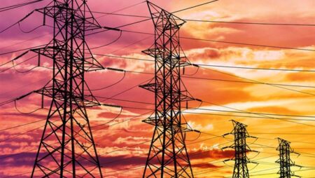 "الكهرباء" تكشف حقيقة استدعاء آلاف المهندسين والعاملين بالخليج