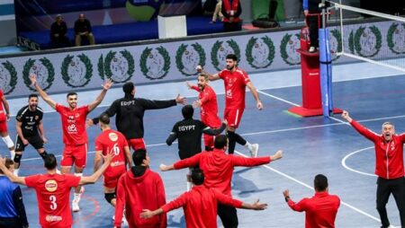 الأهلي يفوز على الزمالك ويتوج بلقب دوري السوبر الممتاز للطائرة
