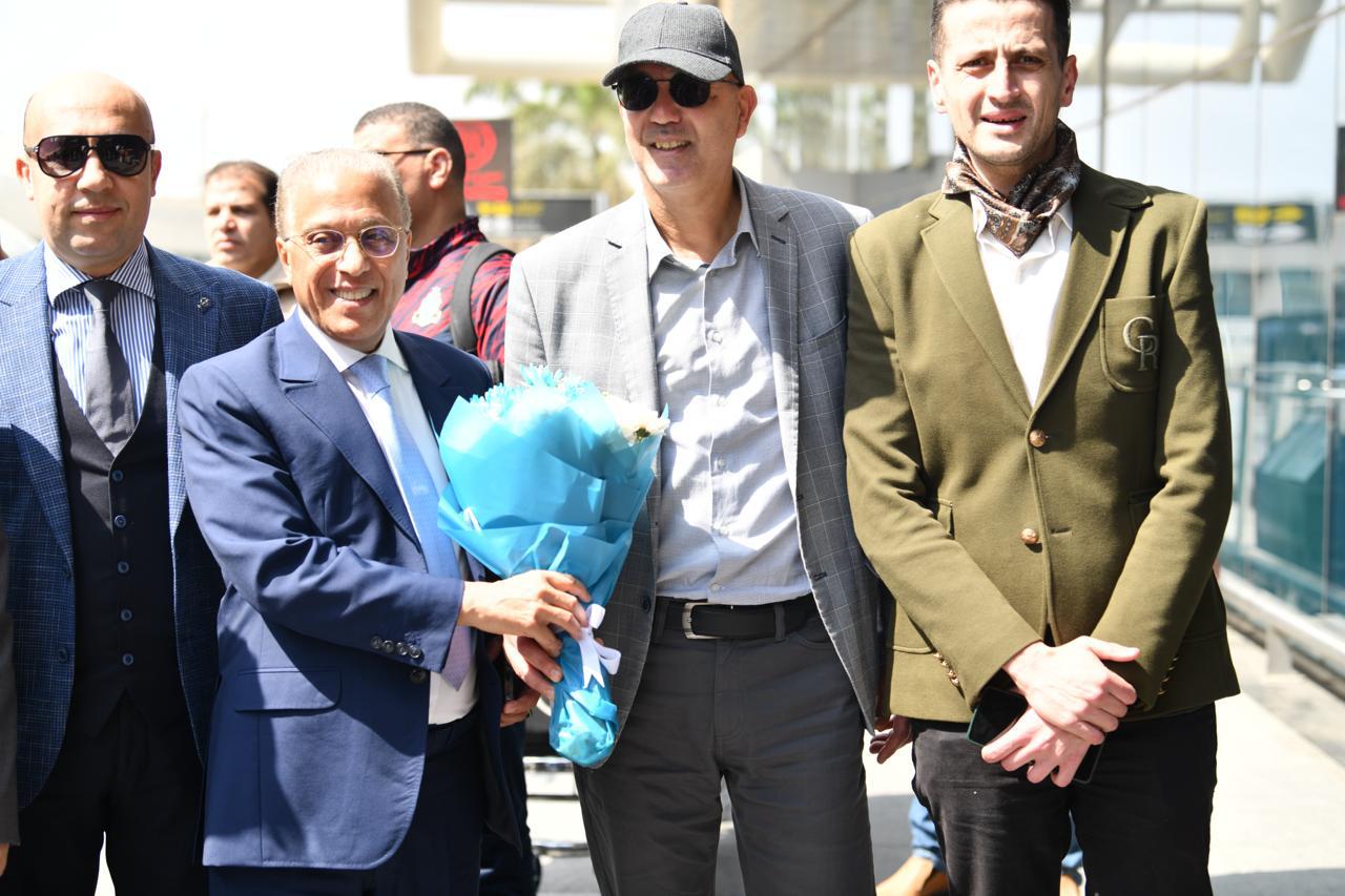 بيراميدز يستقبل بعثة الجيش الملكي بالورود