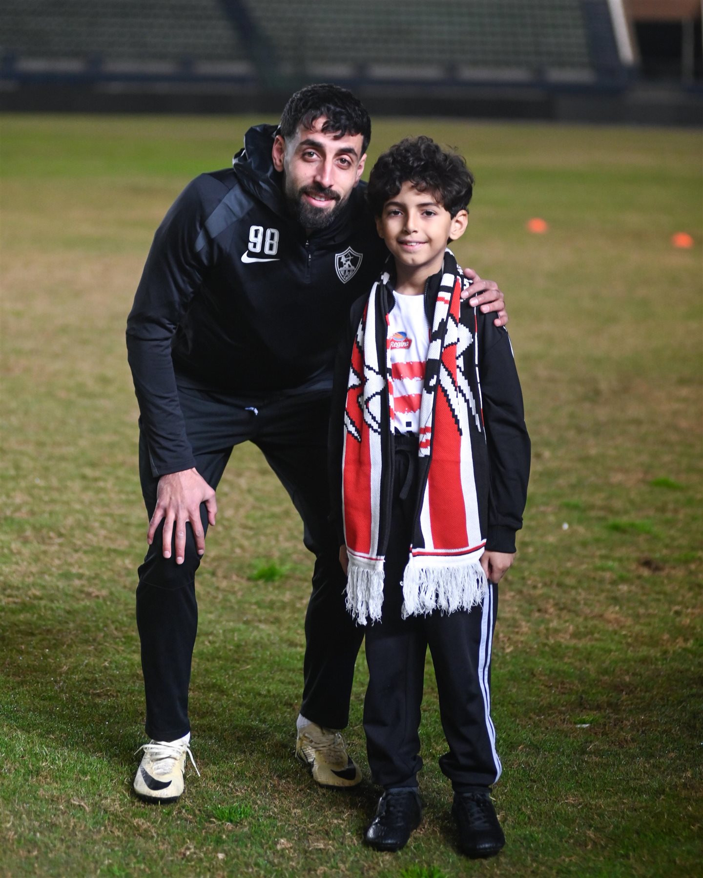 لقاء إنساني في مران الزمالك.. اللاعبون يرحبون بالطفل الفلسطيني سمير محمد