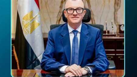 وزير التخطيط يشارك في اجتماعات مجلس منظمة التعاون الاقتصادي والتنمية بباريس