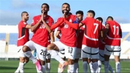 جهاز منتخب مصر يطمئن على محمد صلاح جهاز منتخب مصر يطمئن على محمد صلاح