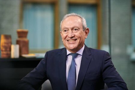 ناصف ساويرس يرفع ملكيته في أوراسكوم كونستراكشون إلى 43.39%