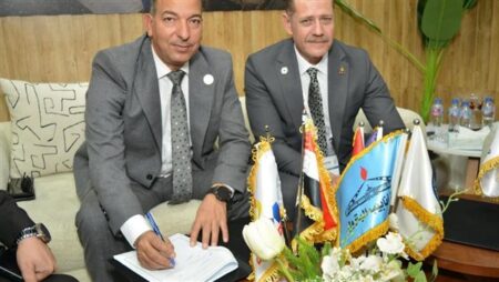 «أنابيب البترول» و«بترومنت» توقعان بروتوكول تعاون في «إيجيبس 2026»