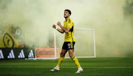 شوبير يحسم الجدل بشأن موقف الأهلي من عودة وسام أبو علي