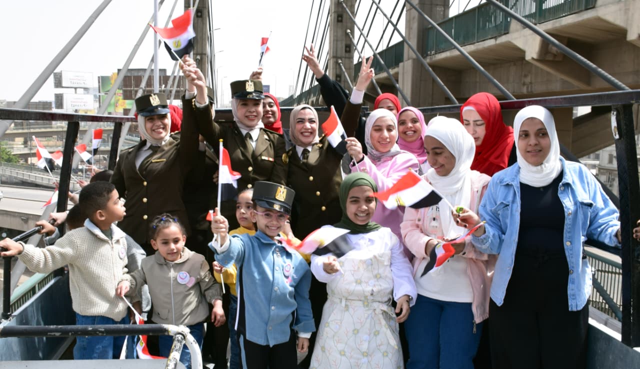 القوات المسلحة تشارك أطفال مصر الاحتفال بيوم اليتيم.. شاهد