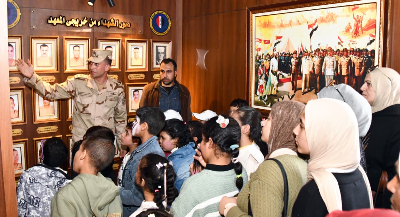 القوات المسلحة تشارك أطفال مصر الاحتفال بيوم اليتيم.. شاهد
