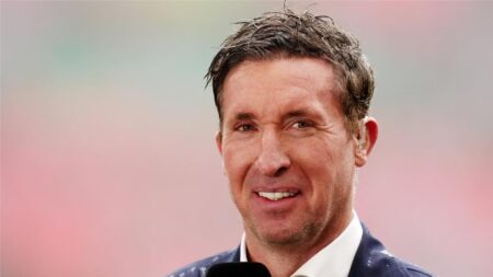 فاولر ينتقد لاعب ليفربول بعد الهزيمة أمام مانشستر سيتي: ظهر مستسلمًا