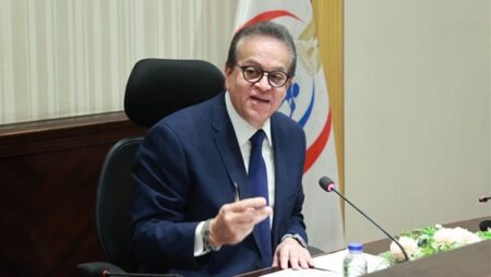 وزير الصحة يبحث مع ممثلي "استرازينيكا" تعزيز التعاون في المشروعات المستقبلية