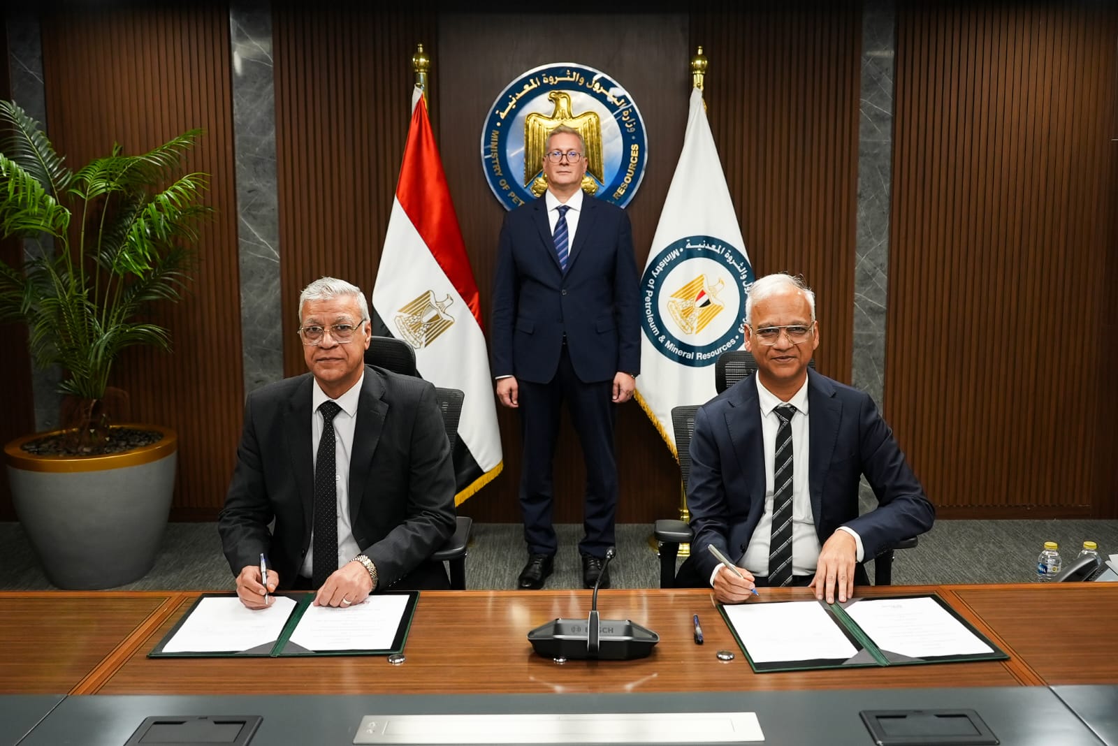 وزير البترول يشهد توقيع عقد توريد خام الفوسفات للمجمع الصناعي الجديد بالمنطقة الاقتصادية لقناة السويس