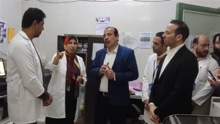 نائب وزير الصحة يتفقد المنشآت الطبية بالبحيرة ويوصي بصرف مكافآت للمتميزين