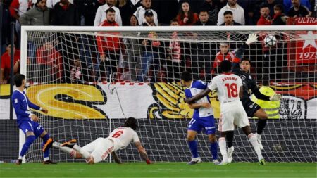 قبل مواجهة برشلونة.. أتلتيكو مدريد يسقط بثنائية أمام إشبيلية قبل مواجهة برشلونة.. أتلتيكو مدريد يسقط بثنائية أمام إشبيلية