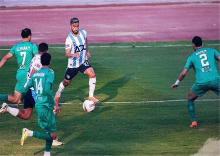 فيديو | طردان وركلة جزاء قاتلة.. بيراميدز يُقدم هدية لـ الأهلي بتعادل مثير مع المصري بالدوري فيديو | طردان وركلة جزاء قاتلة.. بيراميدز يُقدم هدية لـ الأهلي بتعادل مثير مع المصري بالدوري