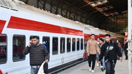 من القاهرة للإسكندرية.. "قطار النزهة" يشهد إقبالًا جماهيريًا كثيفًا في شم النسيم
