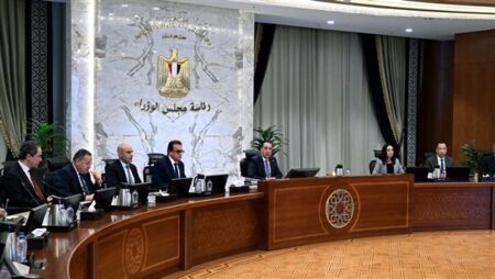 رئيس الوزراء يتابع إجراءات مواجهة مخاطر المنصات والألعاب الإلكترونية لحماية النشء