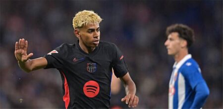 لامين يامال يثير حماس جماهير برشلونة ويستفز أنصار إسبانيول قبل مباراة الديربي