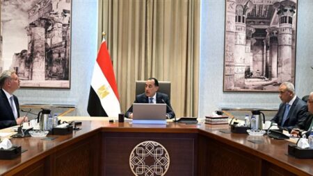 البدء في إجراءات "القيد المؤقت" في البورصة لـ 10 شركات تتبع قطاع البترول