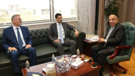 وزراء "الكهرباء" و"البترول" و"الصناعة" يبحثون ملفات العمل المشتركة وضمان الاستدامة وأمن الطاقة