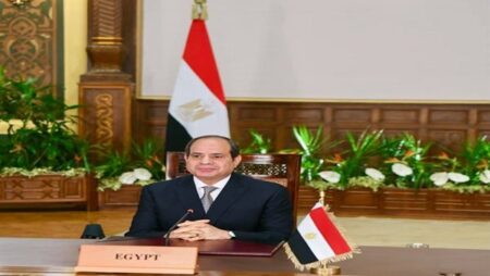 السيسي يوجه بإنهاء المشروعات الجاري تنفيذها وتذليل العقبات أمام الاستثمارات المستهدفة في المرافق والمياه
