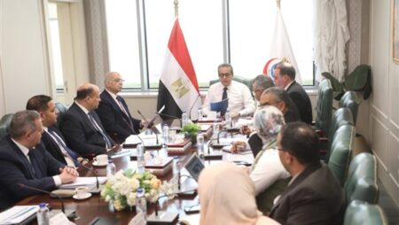 وزير الصحة يتابع تسريع تنفيذ المشروعات القومية والتحول الرقمي بالمنشآت الصحية