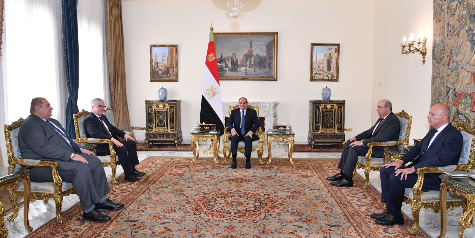 السيسي يستقبل وزير خارجية الكويت وسكرتير عام منظمة الطيران المدني الدولي.. فيديو 4 السيسي يستقبل وزير خارجية الكويت وسكرتير عام منظمة الطيران المدني الدولي.. فيديو