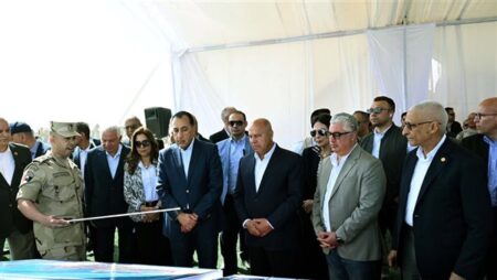رئيس الوزراء يتفقد مشروع تطوير ميناء العريش البحري.. صور رئيس الوزراء يتفقد مشروع تطوير ميناء العريش البحري.. صور
