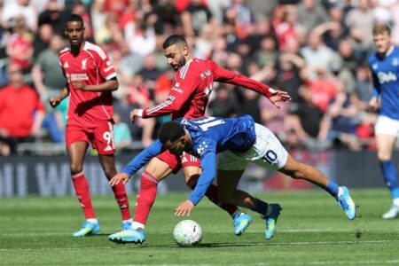 كاراجر يرفع القبعة لـ محمد صلاح بعد هدفه أمام إيفرتون: كرر ما يفعله دائمًا